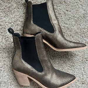 Dolce Vita / Gold boots